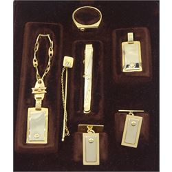 14ct gold gentleman's jewellery en-suite including pair of cufflinks, stick pin, ring and tie clip, all stamped 585