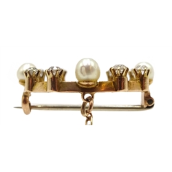 Edwardian gold diamond and pearl circular brooch, stamped 15ct 