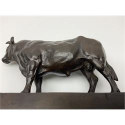 After Antoine-Louis Barye, bronze figure of a bull, upon a rectangular base, H10cm 