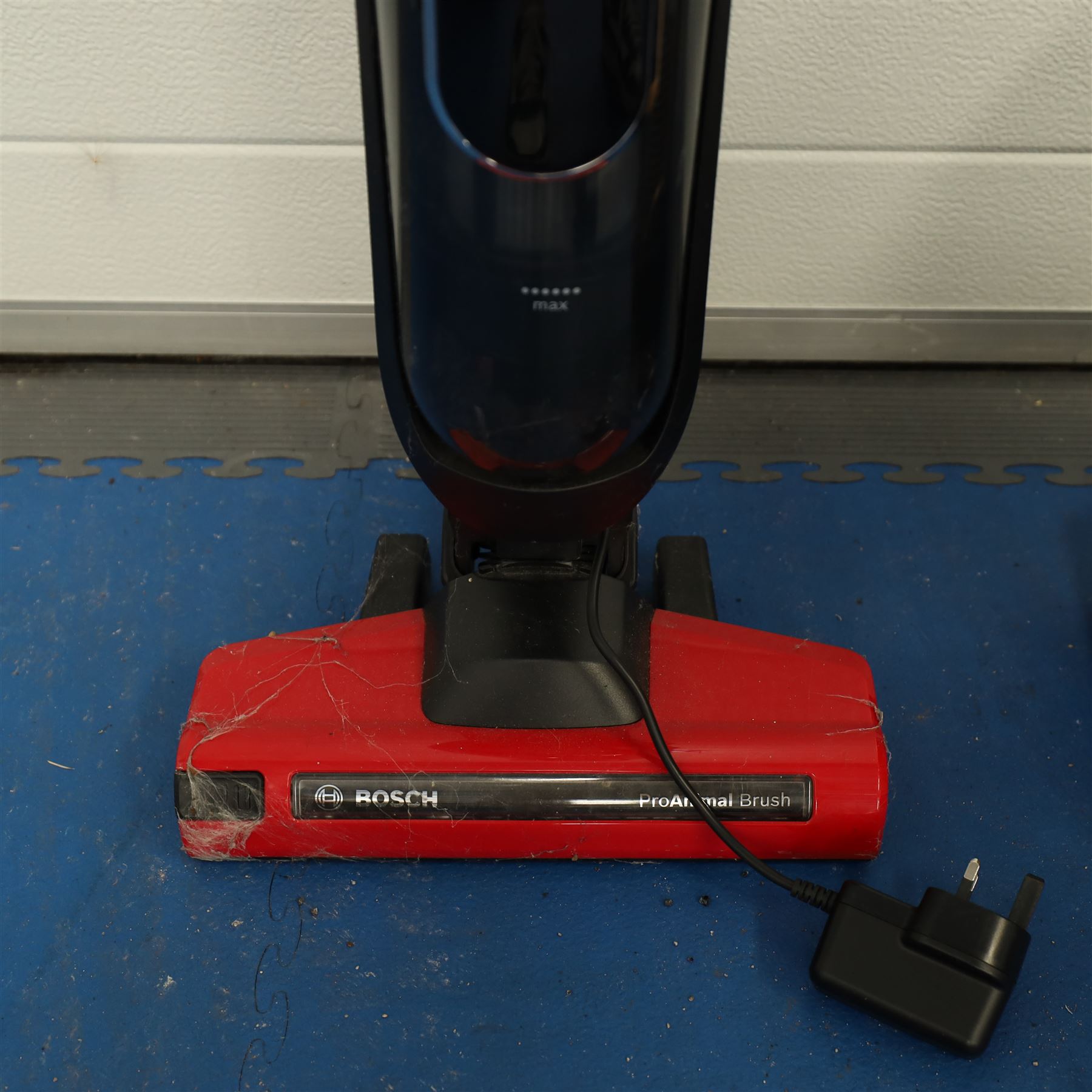 Two domestic vacuum cleaners, Bosch Athlet Series 6, 28v Lithium Power, Vytronix compact vacuum cleaner