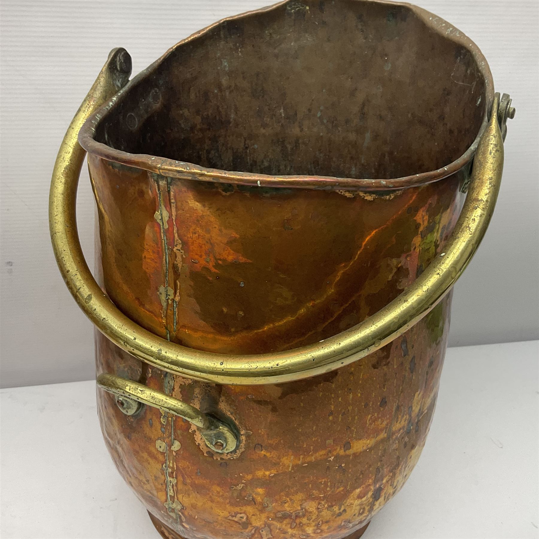 20th century brass carriage lantern, with six glass panels and eagle finial, together with a copper coal scuttle and hammered copper vase, lantern H77cm