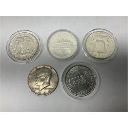 United States of America coinage including 1889 Morgan dollar, 1922 Peace dollar 1943 Liberty half dollar, 1982 commemorative half dollar etc
