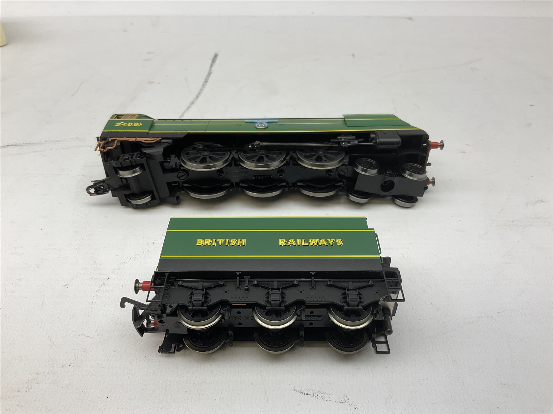 Hornby '00' gauge - Battle of Britain Class 4-6-2 locomotive '92 Squadron' No.34081; and Class 9F 2-10-0 locomotive No.92239 with weathered finish; both boxed (2)