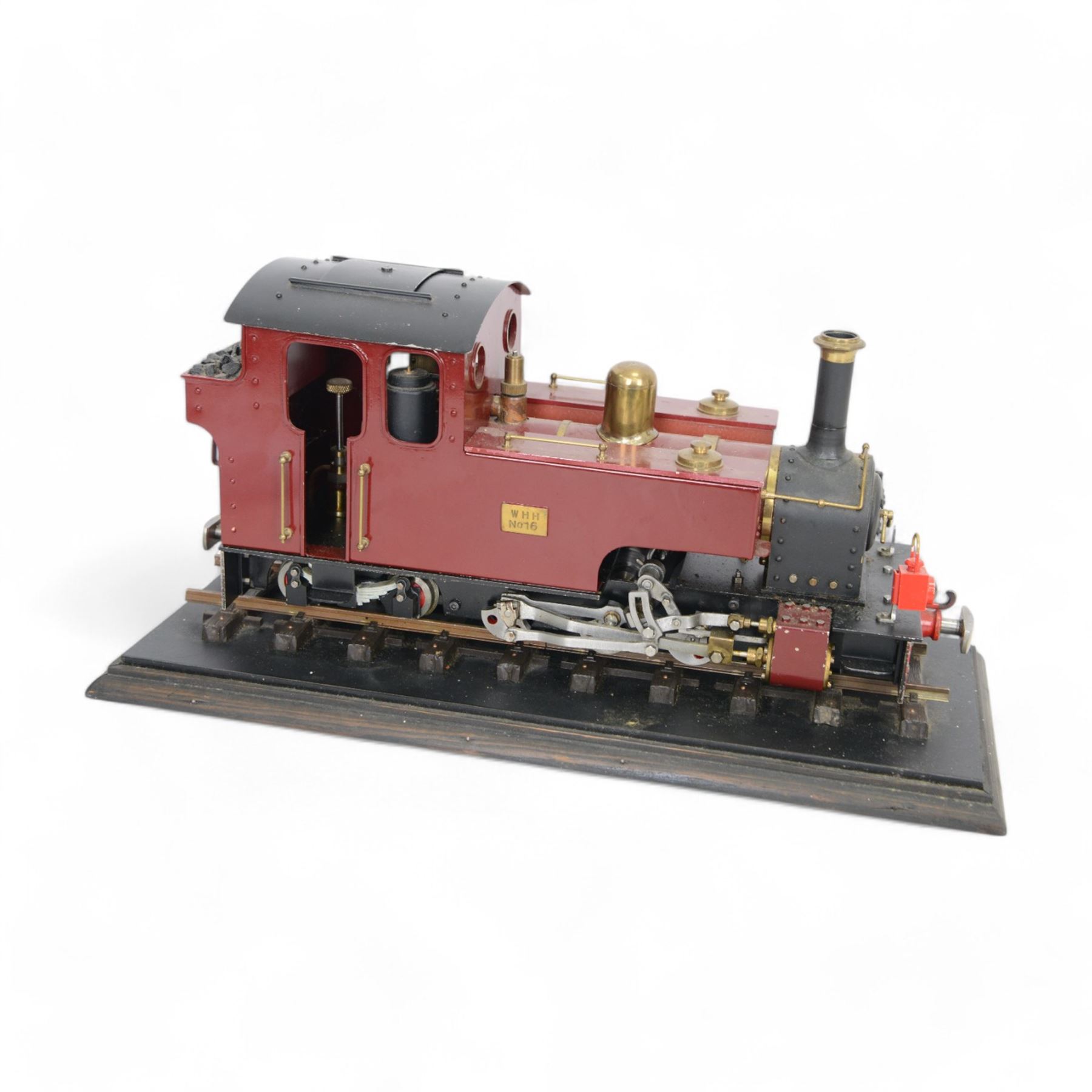 Roundhouse Gauge live steam 0-6-4 tank locomotive Model