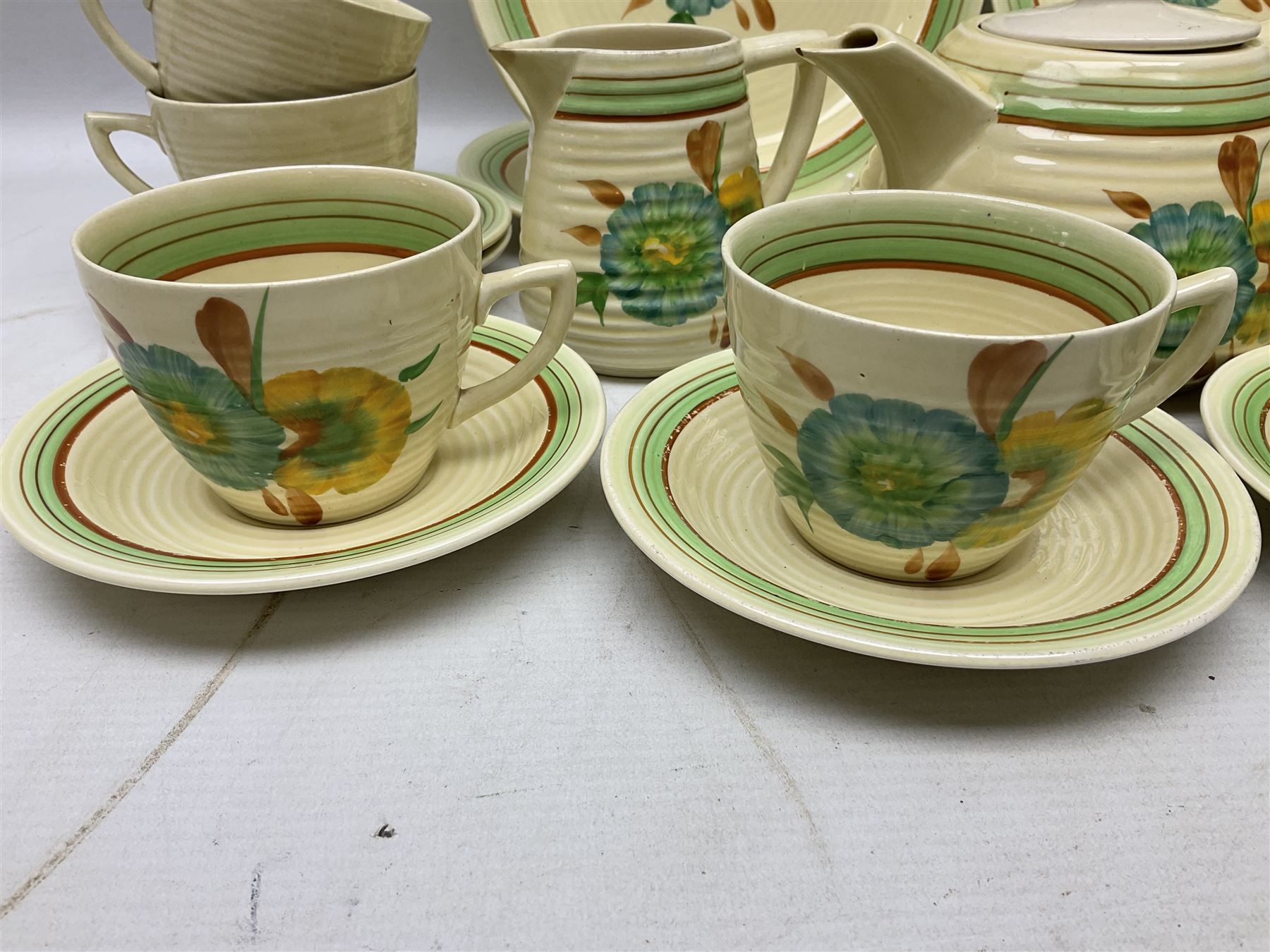 Wilkinson Clarice Cliff honeydew pattern tea service for eight, comprising teapot, milk jug, open sucrier, teacup and saucers, dessert plates and two side plates (29)