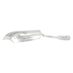 Victorian silver Fiddle pattern fish slice, the shaped blade engraved with fish within a scrolling pierced surround, hallmarked Samuel Hayne & Dudley Cater, London 1838, weight 4.59 ozt (143 grams)