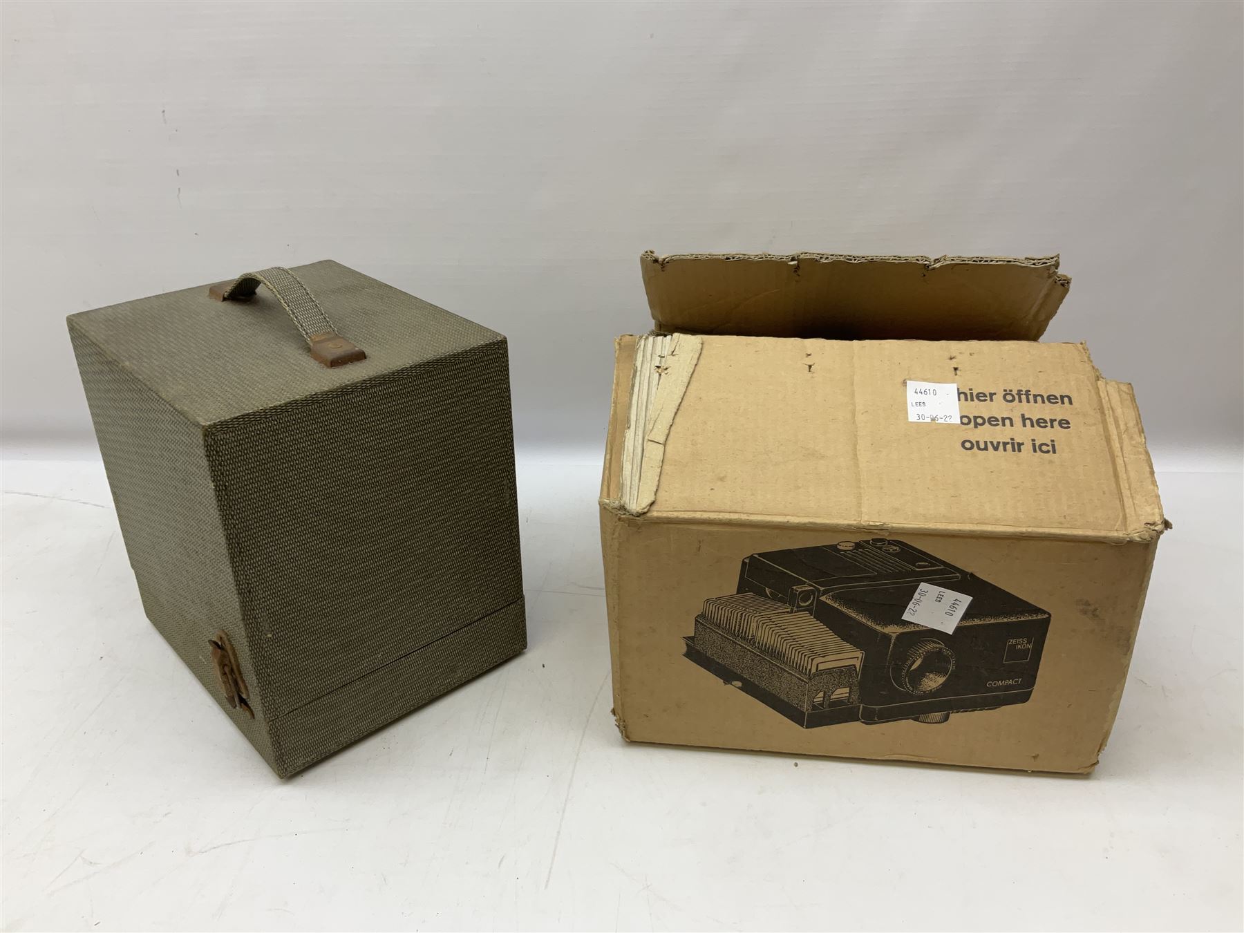 Boxed Zeiss Ikon compact projector, boxed, together with Eumig P8 Imperial projector in case