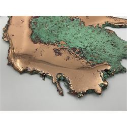 Large free form copper splash, with green patina and polished copper accents, H17cm, L17cm