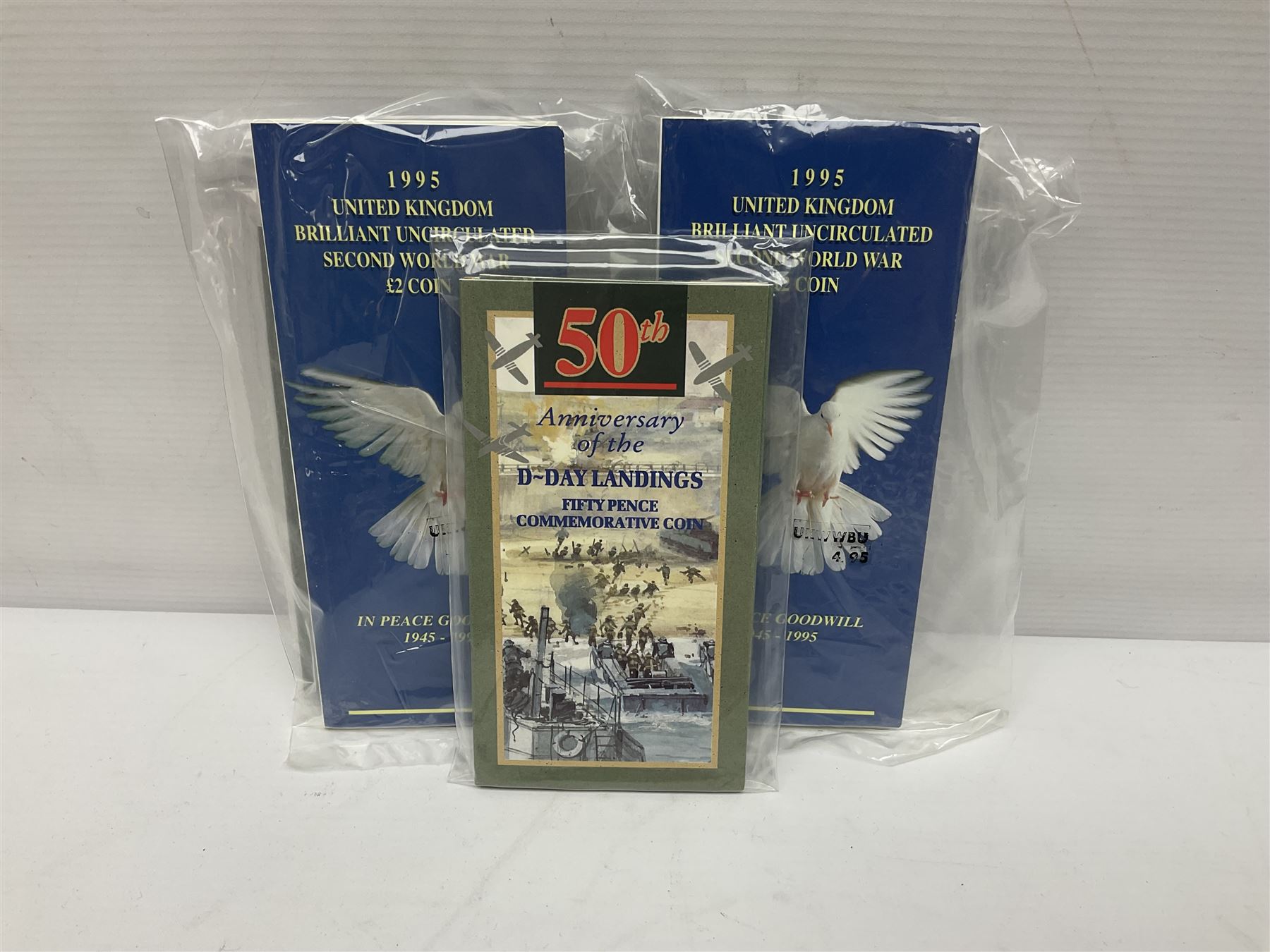 Great British and World coins and banknotes, including United Kingdom 1985 brilliant uncirculated coin collection, two 1995 brilliant uncirculated two pound coins in card folders, commemorative crowns, King George VI 1951 Festival of Britain crowns in card cases, United States of America 1964 Kennedy half dollar, two Switzerland 1966 five franc coins, five German 1972 commemorative coins, Euro banknotes, Bank of England Somerset one pound 'DU27', Japanese banknotes etc