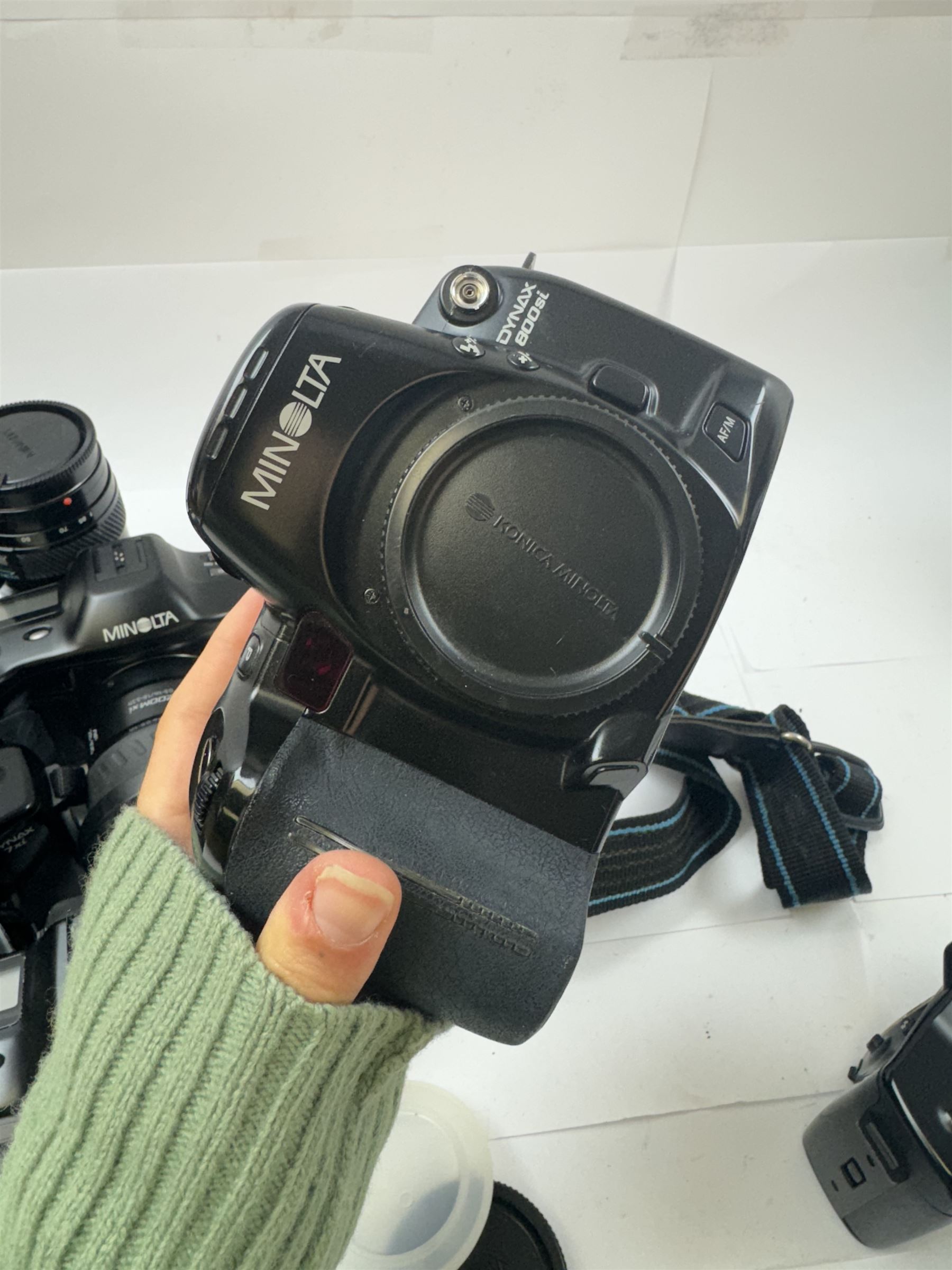 Six Minolta Dynax SLR camera bodies, comprising 800si serial no. 62703606, three 7xi examples, including one boxed example, serial nos. 20106944, 16123311 & 22107553, and two 9xi examples, serial no. 18209901 & 18202113, with three Minolta lenses, including Zoom xi 28-105mm 1:3.5(22)-4.5 lens, AF Zoom 28-85mm 1:3.5 (22)-4.5 lens and an AF Zoom 75-300mm 1:4.5(32)-5.6 lens, Hama carry case and other accessories