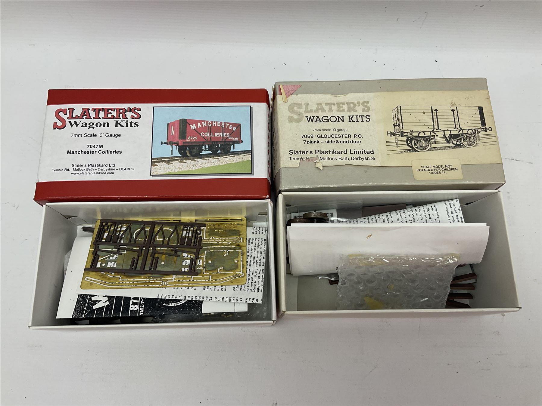 Eighteen boxed '0' gauge model railway kits for coaches and wagons from various makers, to include Roxey Mouldings, Slater’s Wagon Kits, Parkside Dundas, Blacksmith Models etc, all in original boxes (18)