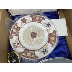 Twin handled cache pot in the style of Herend Hungary, stamped VA Portugal, decorated with birds upon branches, Mason's Ironstone large footed bowl in the Mandarin pattern, Spode Gainsborough bowl, Royal Doulton Bird of Paradise plate c1938 D4602, lustre plates, Aynsley, oriental style lidded vase, Portmeirion, lattice creamware, J & G Meakin Sol, Wedgwood, studio pottery, Spode York Minister boxed plate etc