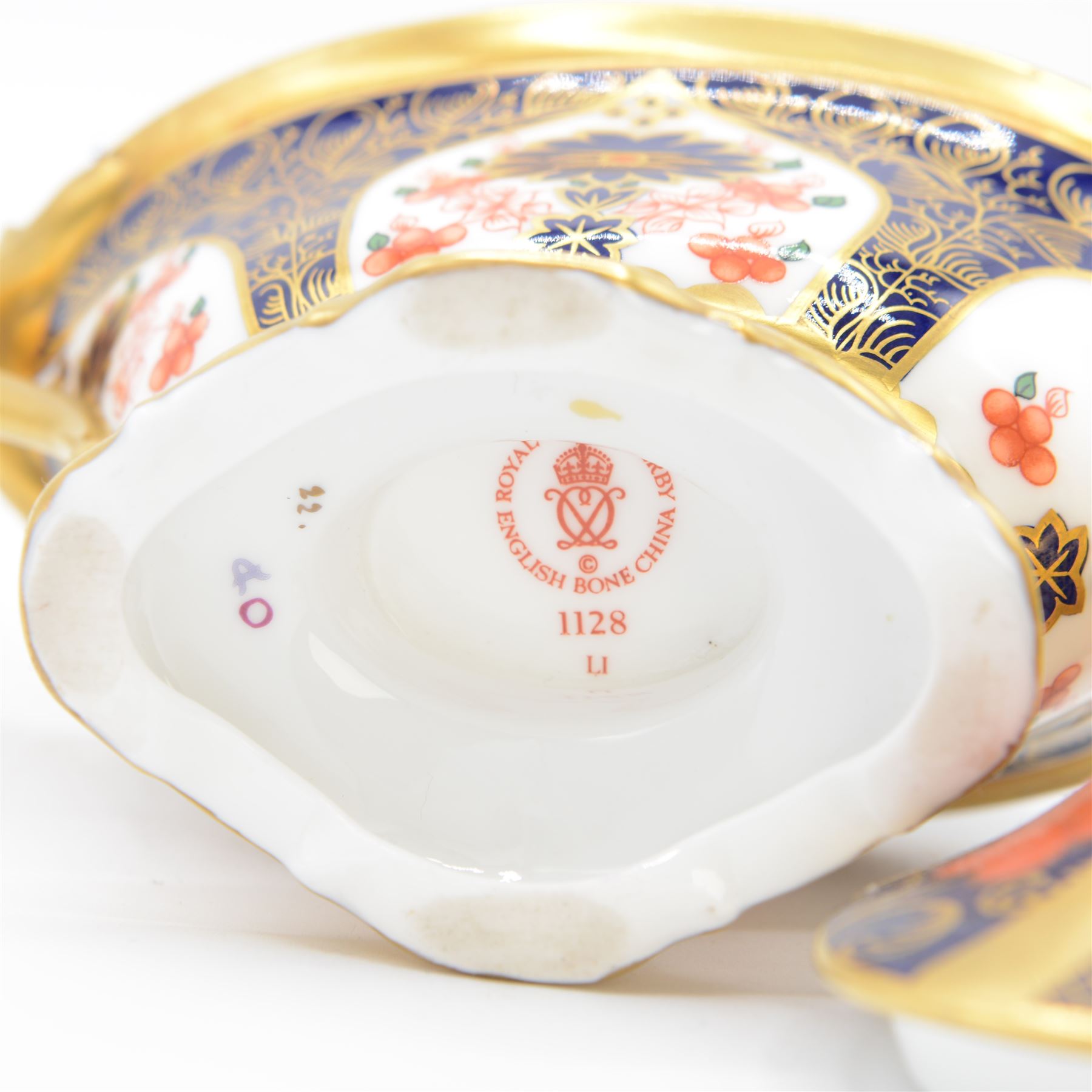 Royal Crown Derby Imari 1128 pattern twin handled pedestal dish and cover, with printed marks and date cipher for 2000 beneath, H15cm