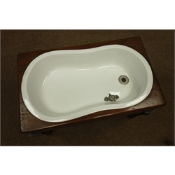  Victorian mahogany bidet, shaped ceramic basin, with removable cover, on turned fluted supports, 61cm x 37cm, H42cm  