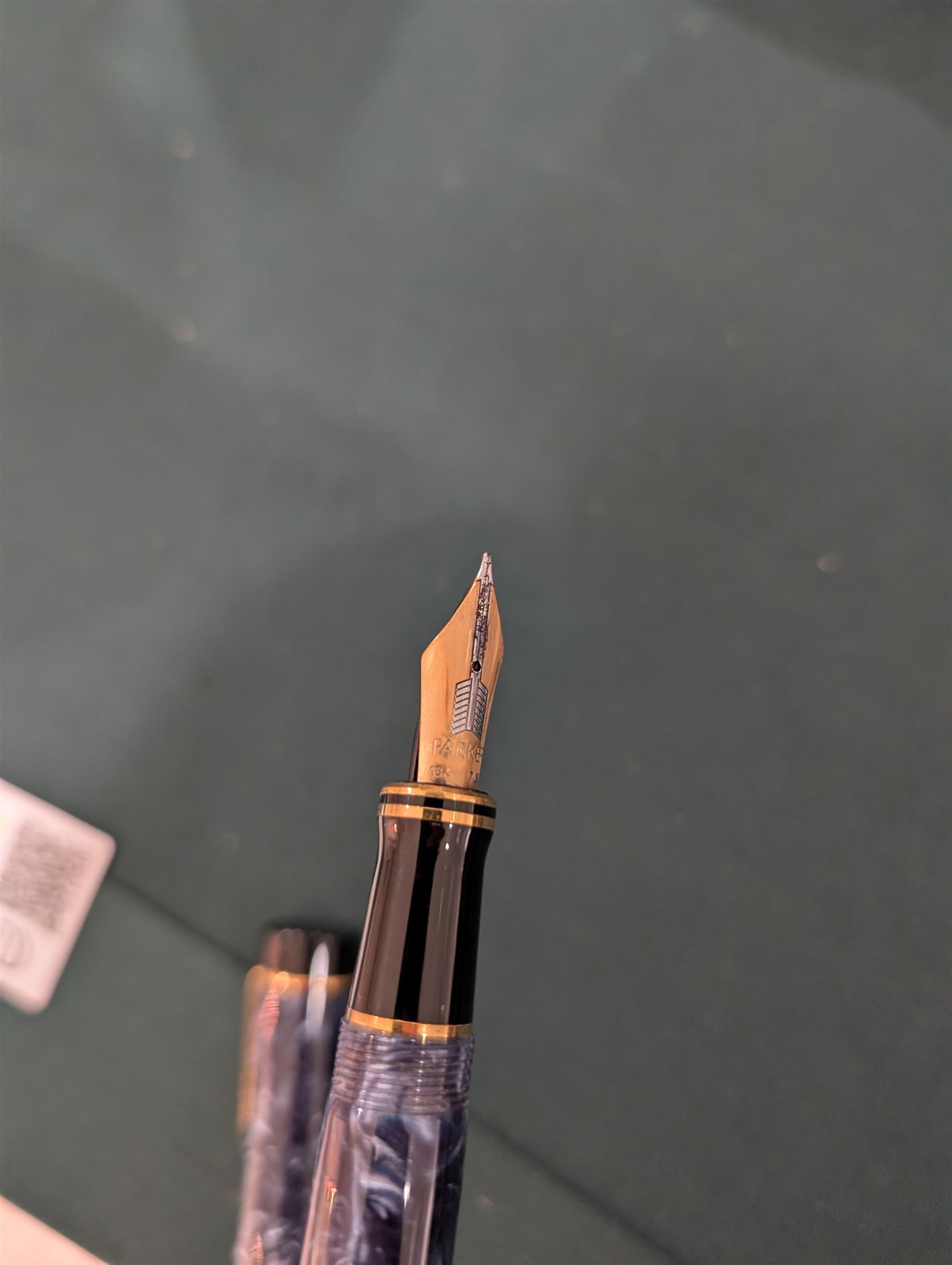 Parker Duofold fountain pen in blue marble, with 18ct gold nib, in case 