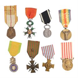 Collection of French medals, including Legion D'Honneur, Victory medal, Medaille Militaire, Croix de Guerre etc 