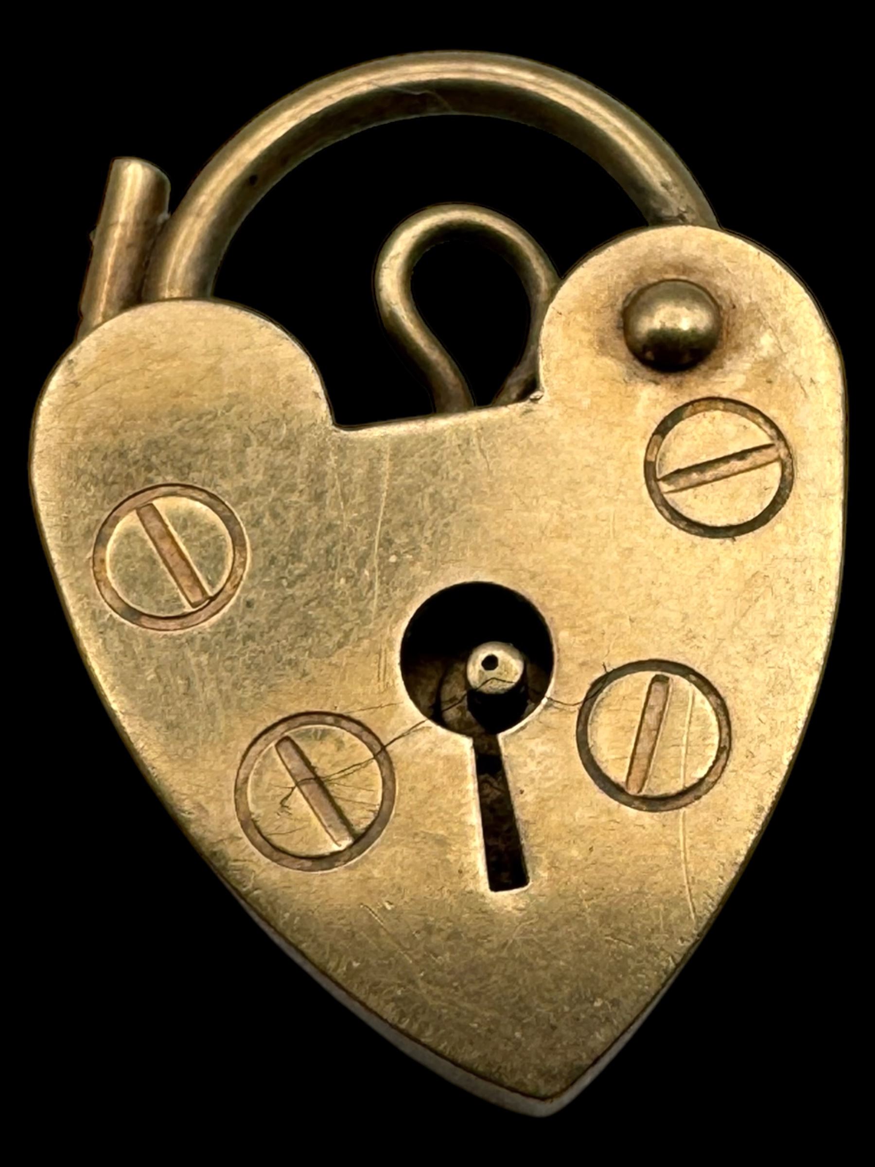 9ct gold jewellery including gate bracelet, two charms and two chains