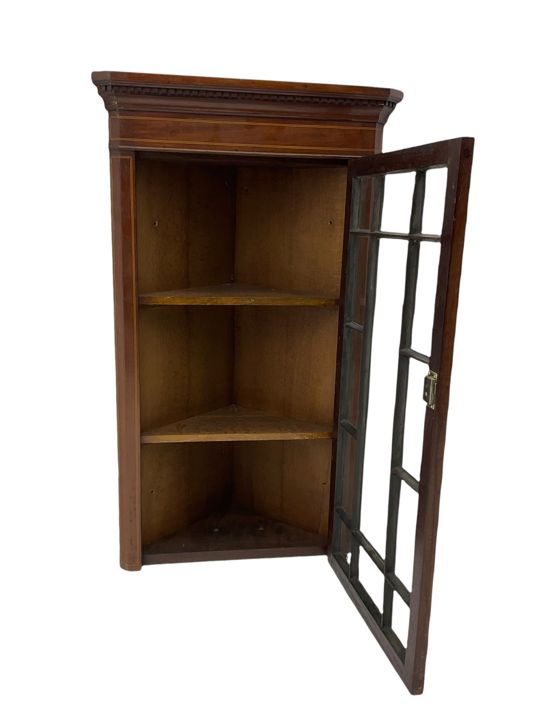 Edwardian mahogany wall hanging corner display cabinet, projecting dentil cornice over astragal glazed door (W56cm, H93cm), and an Edwardian mahogany nest of three tables (46cm x 36cm, H60cm)