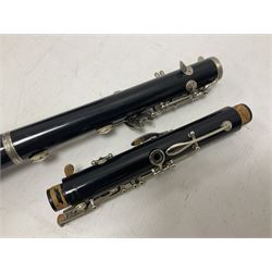 American Vito Reso-Tone 3 clarinet, serial noB75523; in fitted carrying case 