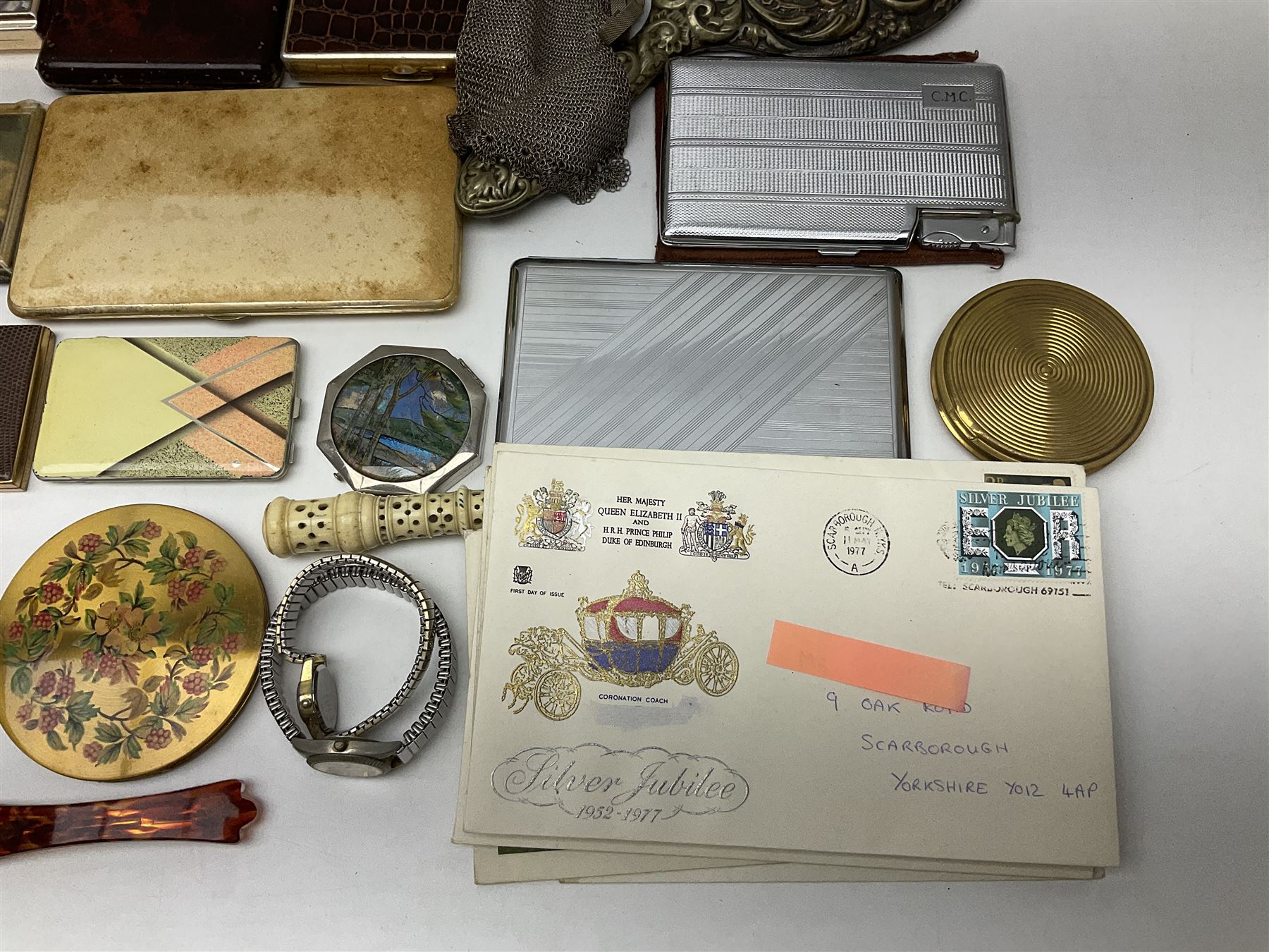 Vintage compact mirrors, including Stratton examples, together with cigarette cases, EPNS hand mirror, Cavalier Blanc De Blancs Brut white wine, 75cl, 10.5% vol and a collection of other collectables