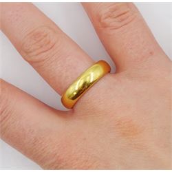 Early 20th century 22ct gold wedding band, London 1913