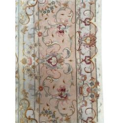 Persian Mahal densely knotted ivory ground carpet, floral rosette medallion surrounded by interlacing leafy branches and palmettes, scrolling border decorated with foliate motifs, within guard stripes, with signature panels to each end
