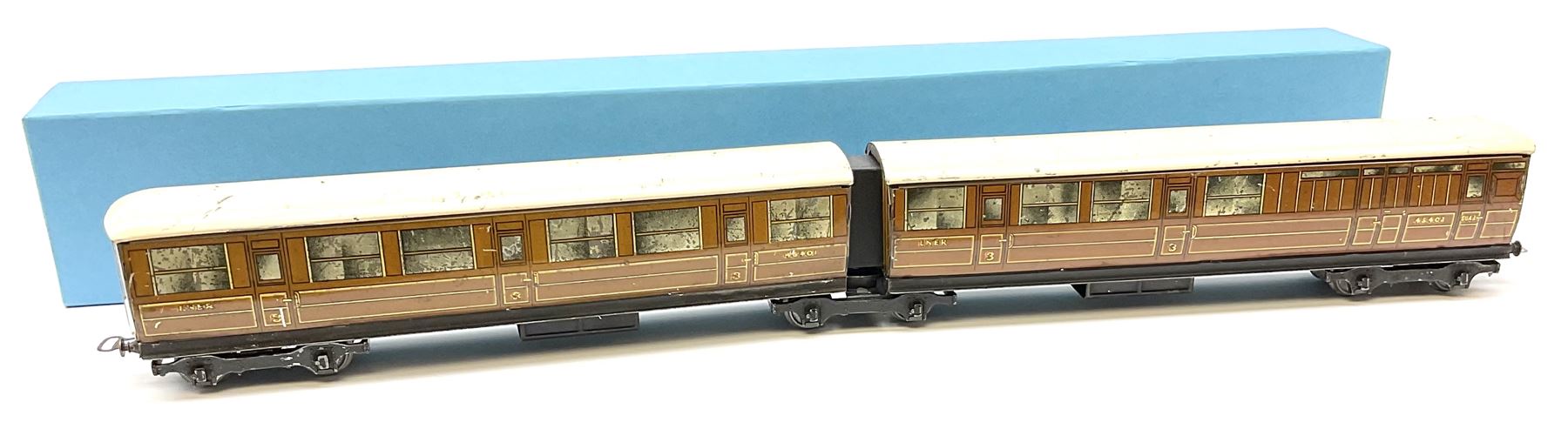 Hornby Dublo - pre-war D2 two-coach LNER articulated unit, all third class/brake third,  in reproduction box.