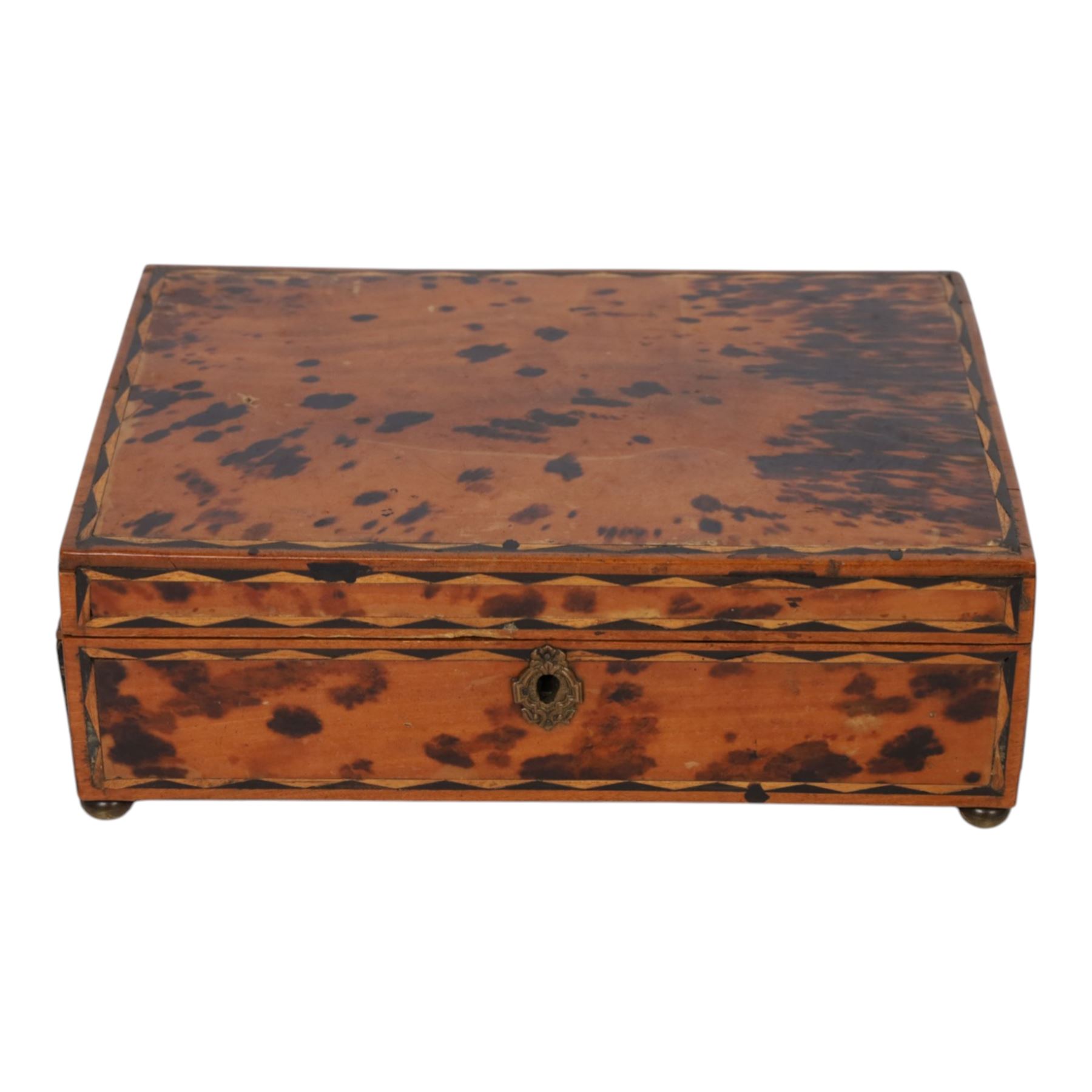 19th century Anglo-Indian tortoiseshell veneered box on bun feet, H9cm, L25cm