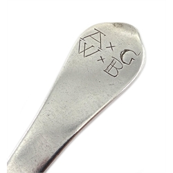 William III silver spoon, Dog-nose pattern, the reverse terminal engraved AG over WB, by Isaac Davenport, London 1698, approx 1.9oz