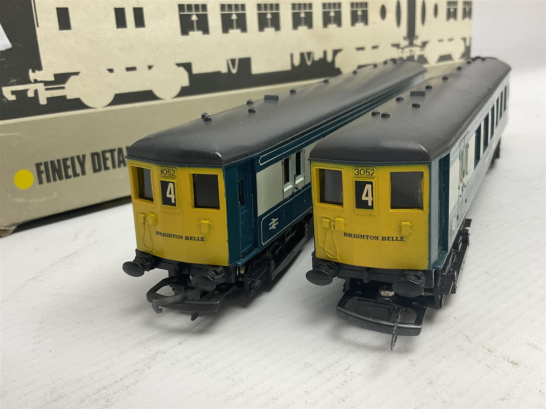 Wrenn '00' gauge - 'The Brighton Belle' Southern Electric Pullman two-car set Nos.S290S and S291S; boxed