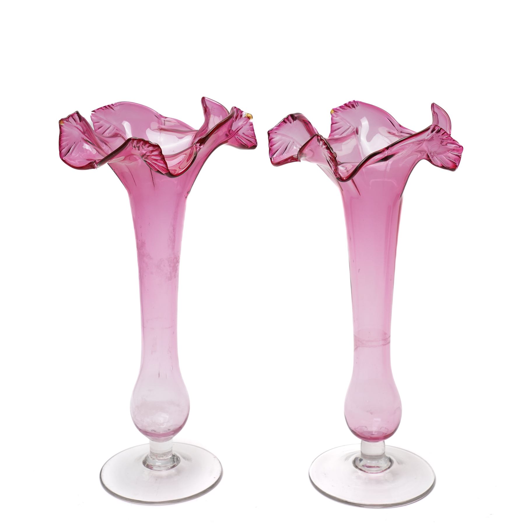 Late Victorian table oil lamp with green glass reservoir and metal base , cranberry glass oil lamp with loop handle and a pair of cranberry glass vases H30cm (4)