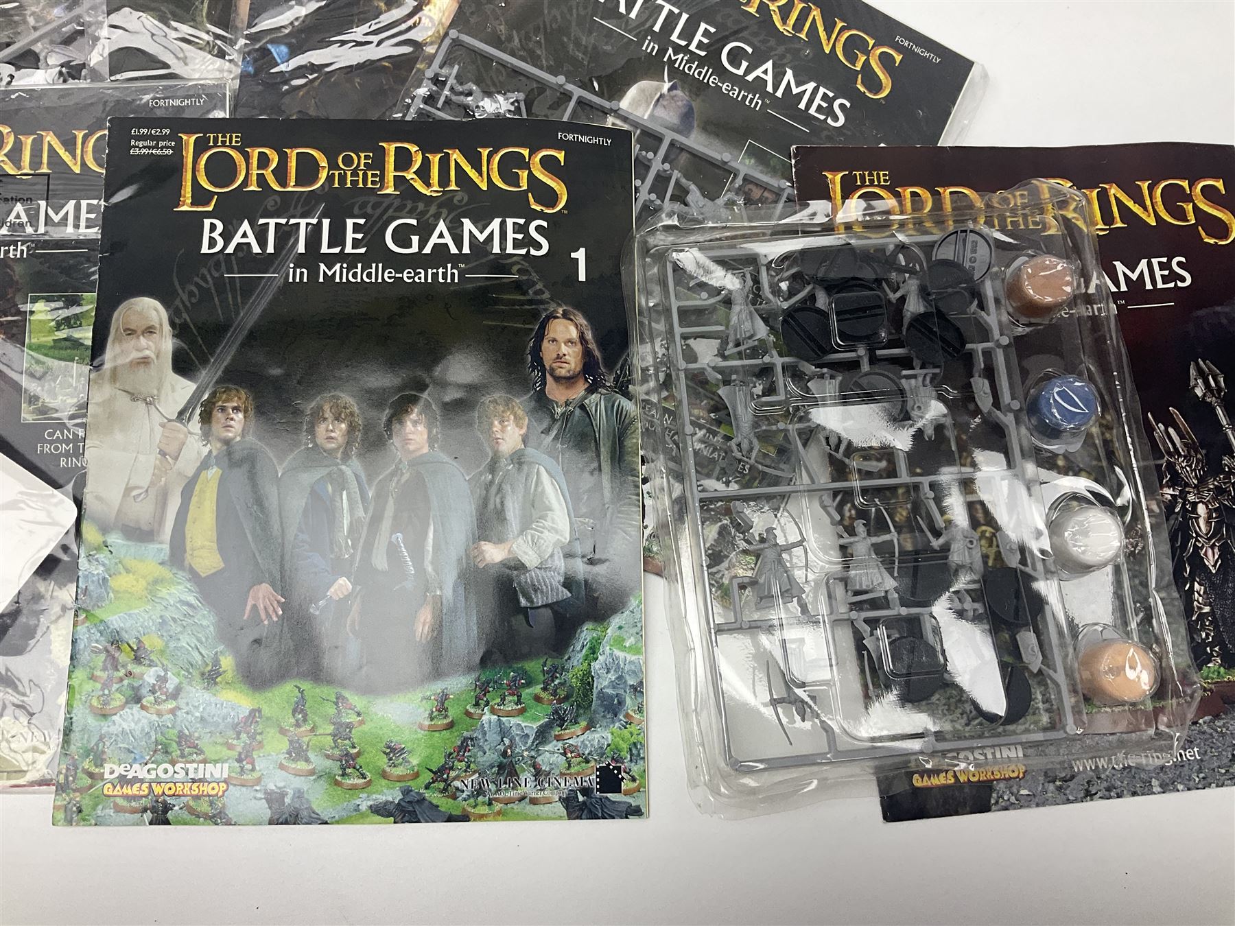 DeAgostini Lord of the Rings Battle Games in Middle-Earth magazines, issues 1 - 28 (lacking no.2), with models, all but one unopened, unbuilt and unpainted (27)