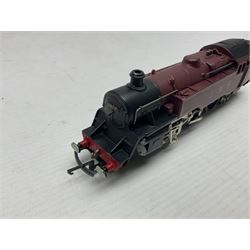 Wrenn '00' gauge - three 4MT Standard 2-6-4 tank locomotives - No.2679 LMS Lined Maroon; boxed with instructions; No.8230 in GWR Green; and No.80033 in BR Lined Black; both in associated Wrenn boxes (3)