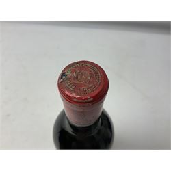 Grand Vin Chateau Latour, 1962, Premier Grand Cru Classe Pauillac, unknown contents and poof