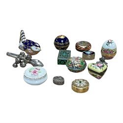 Royal Crown Derby paperweight Wren with gold stopper, collection of trinket boxes including silver examples etc 