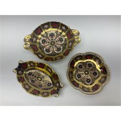 Collection of Royal Crown Derby Old Imari pattern no. 1128, comprising footed trinket dish, covered trinket box and three other trinket dishes 