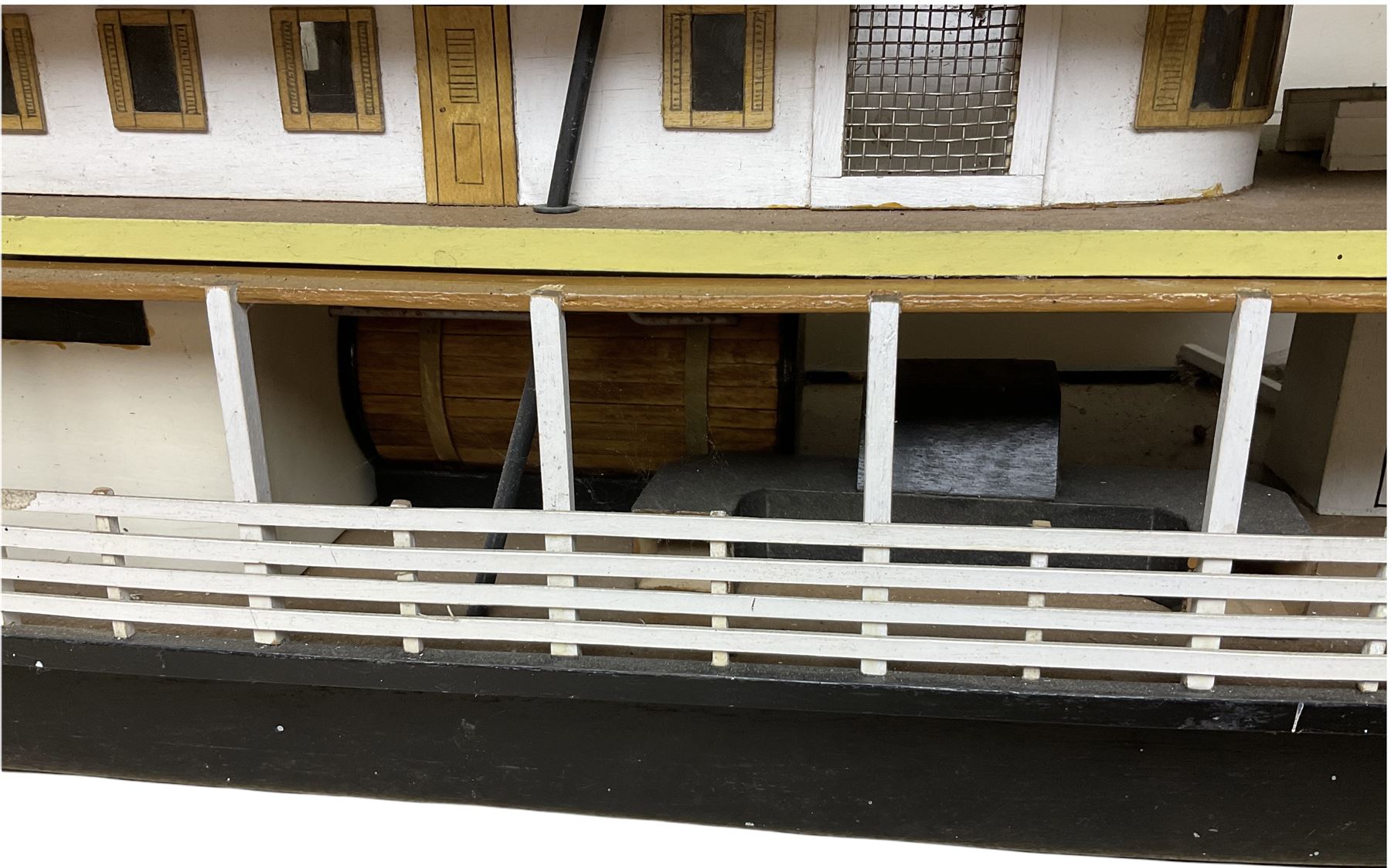 Model of St.Louis Belle paddle boat, L118cm, together with a box of additional parts and model plans by Vic Smeed