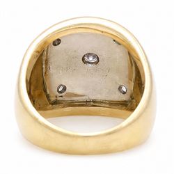 18ct gold curved diamond ring, five rubover set diamonds, set in white gold to a polished yellow gold shank, stamped 750, total diamond weight 0.30 carat
