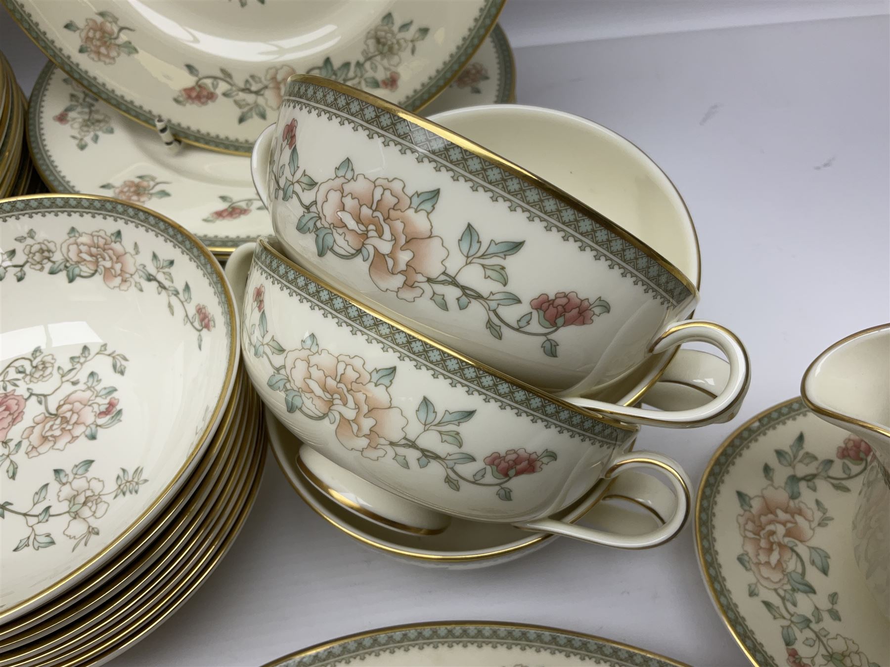 Minton Jasmine pattern tea and dinner wares, including dinner plates, sauce boats, side plates, bowls, teacups, coffee cans and twin handled soup bowls, etc (122)
