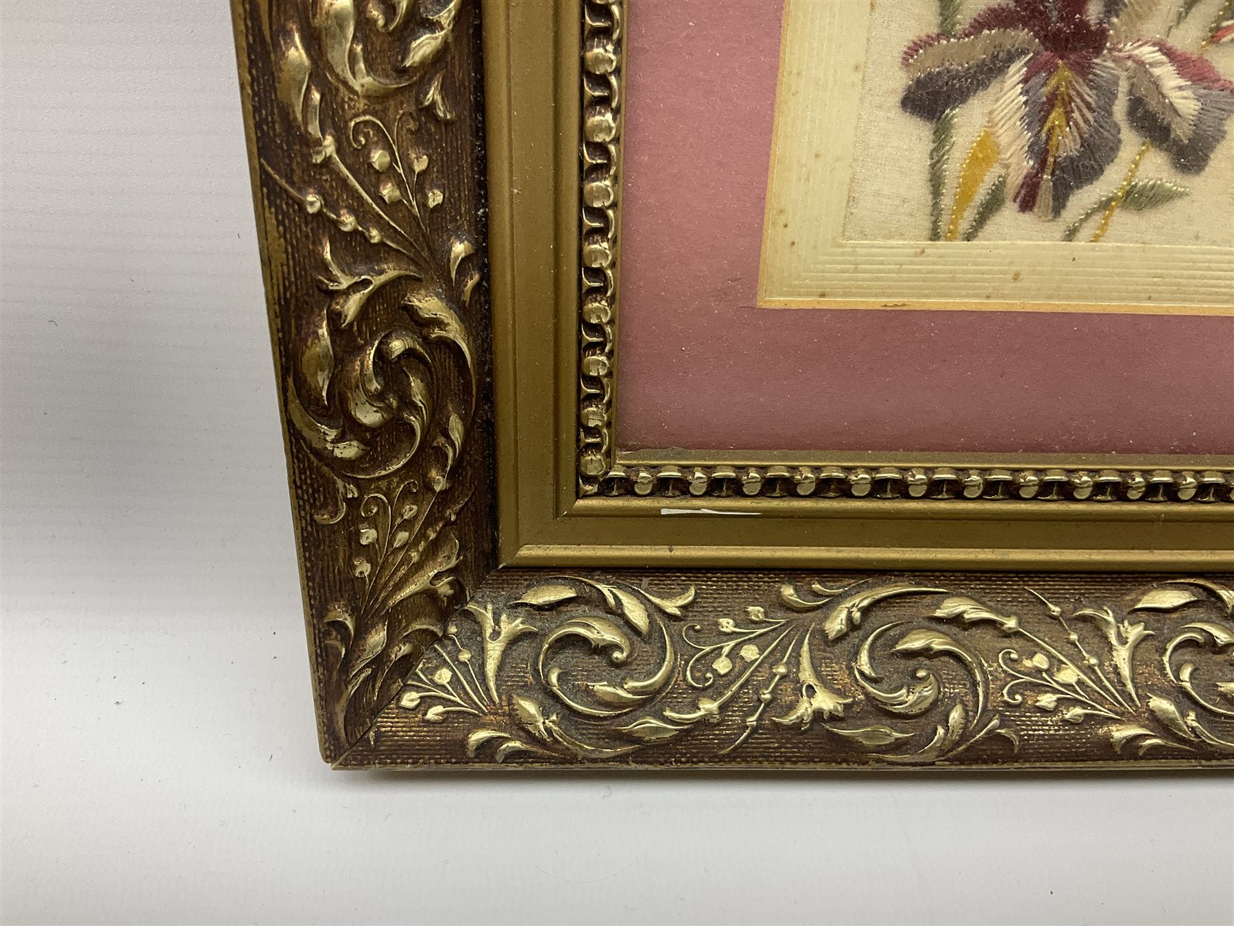 Thirty-five WW1 embroidered silk postcards including regimental crests, flags of the Allies, envelope type with greeting card inserts, Christmas and birthday cards etc; mounted and glazed in three graduated modern matching gilt frames (3)