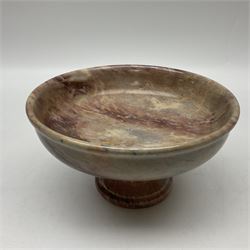 Pink veined marble bowl, of circular form, upon a spreading circular foot, D22cm, H12cm