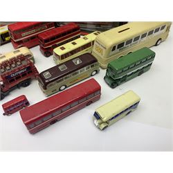 Thirty-one modern die-cast models of buses, coaches and wagons of various scales by EFE, Lledo, Oxford Die-Cast, Atlas etc, to include EFE 15702, 15704 and 15708 boxed; further models are unboxed 