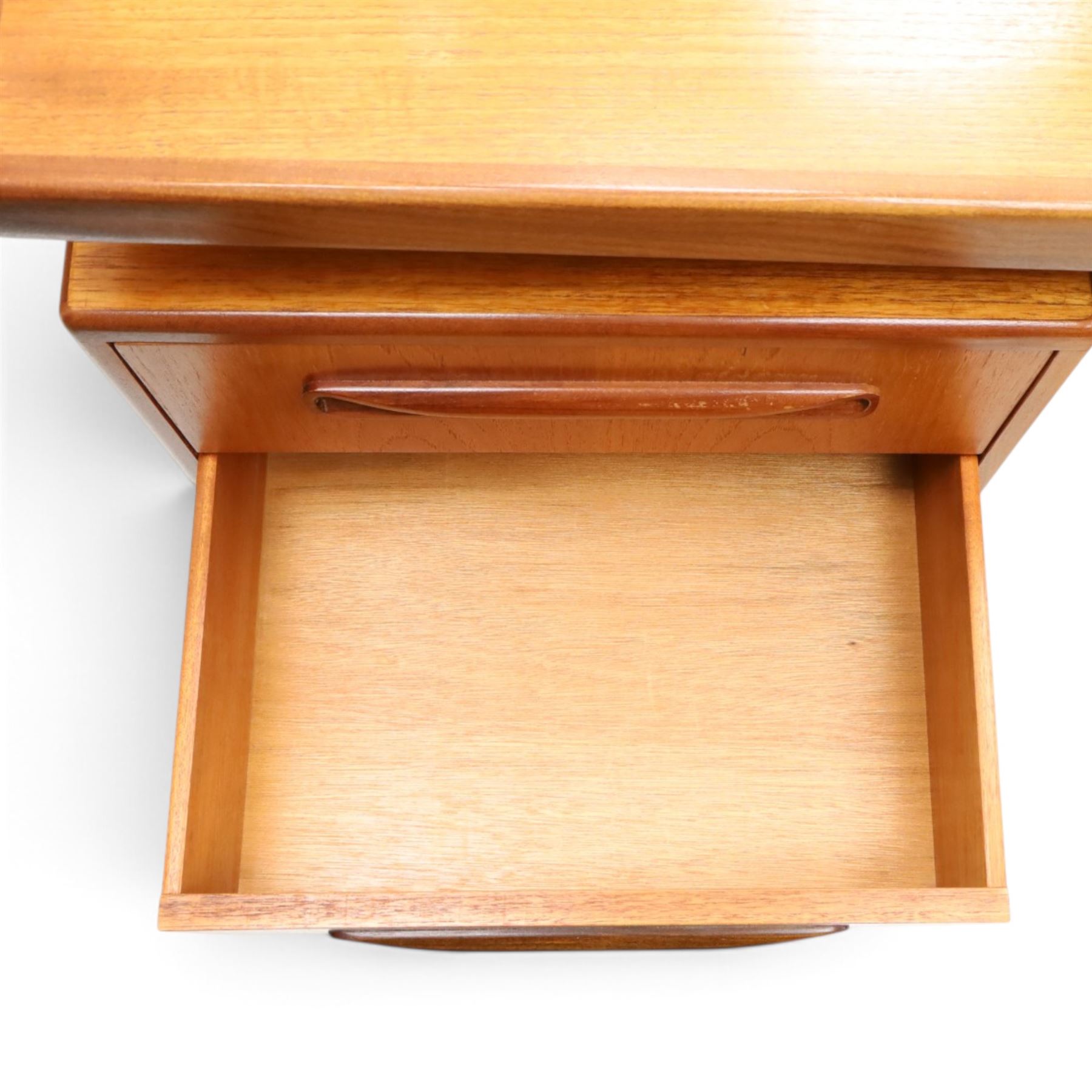 G-Plan - ‘Fresco’ teak dressing table, rectangular top with raised rectangular mirror, fitted with four drawers arranged as twin pedestals with sculpted handles, central knee-hole, on tapering supports