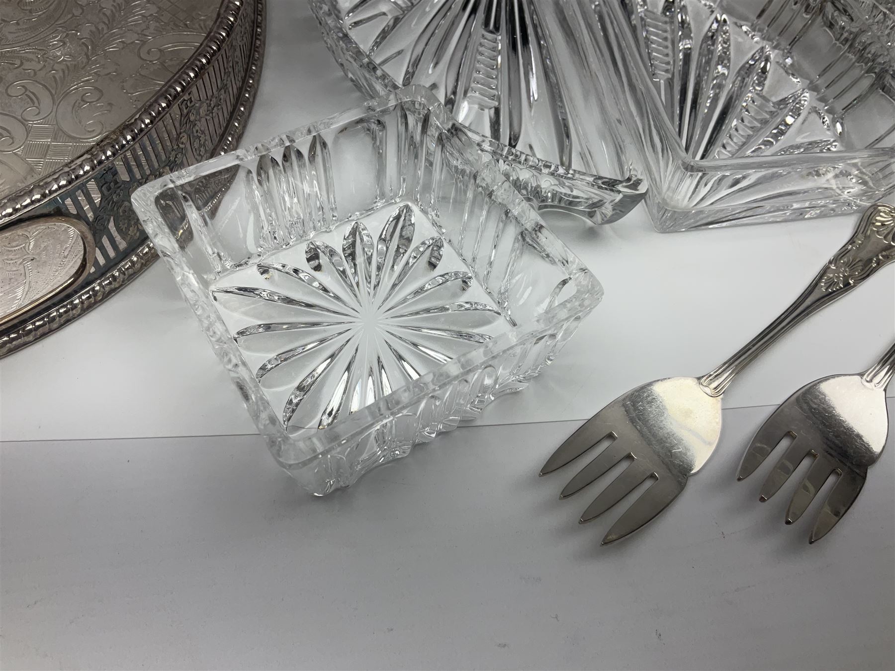 Canteen of cutlery together with Coalport basket, glass decanters and other collectables 