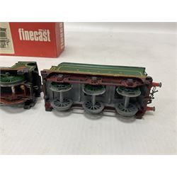 ‘00’ gauge - two kit built locomotive and tenders comprising SR Wainwright Class C 4-4-0 no.115 finished in SE&CR green; SR Wainwright Class D 4-4-0 no.31750 finished in BR black; both with Wills Finecast boxes (2) 