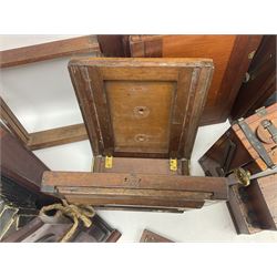 Collation of folding plate cameras of various sizes folding plate in mahogany and lacquered brass, together with camera plates and slides
By vendors repute some slide are from the Gandolfi workshop