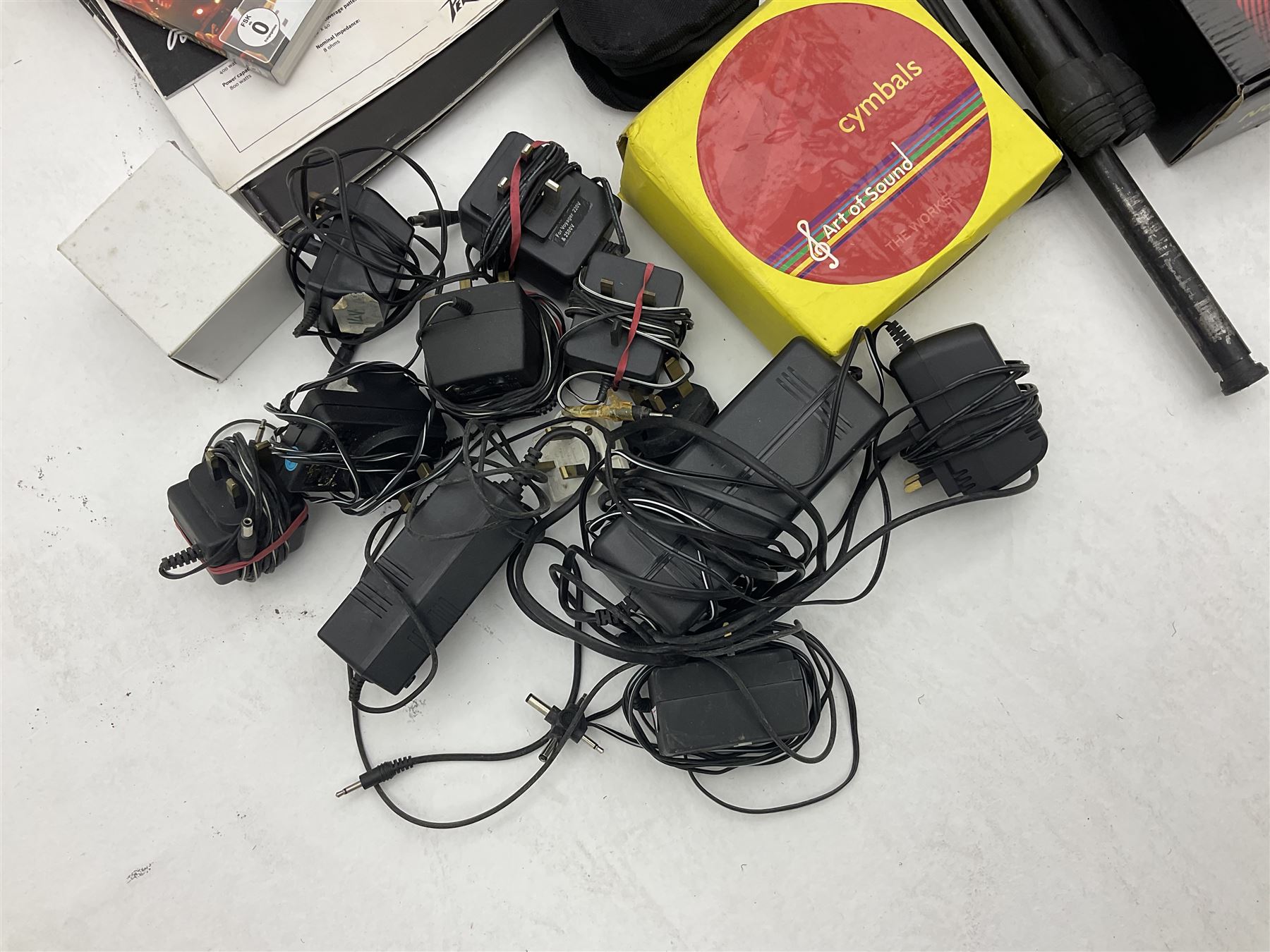 Alesis SR-16 drum machine, Neewer 48V phantom power supply, microphone stand, Genexxa microphone, quantity of jack to jack cables and other similar items