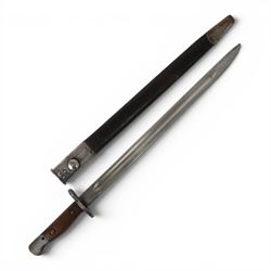 Lee Enfield SMLE Rifle Bayonet, 1907 pattern, with leather scabbard, L57cm 