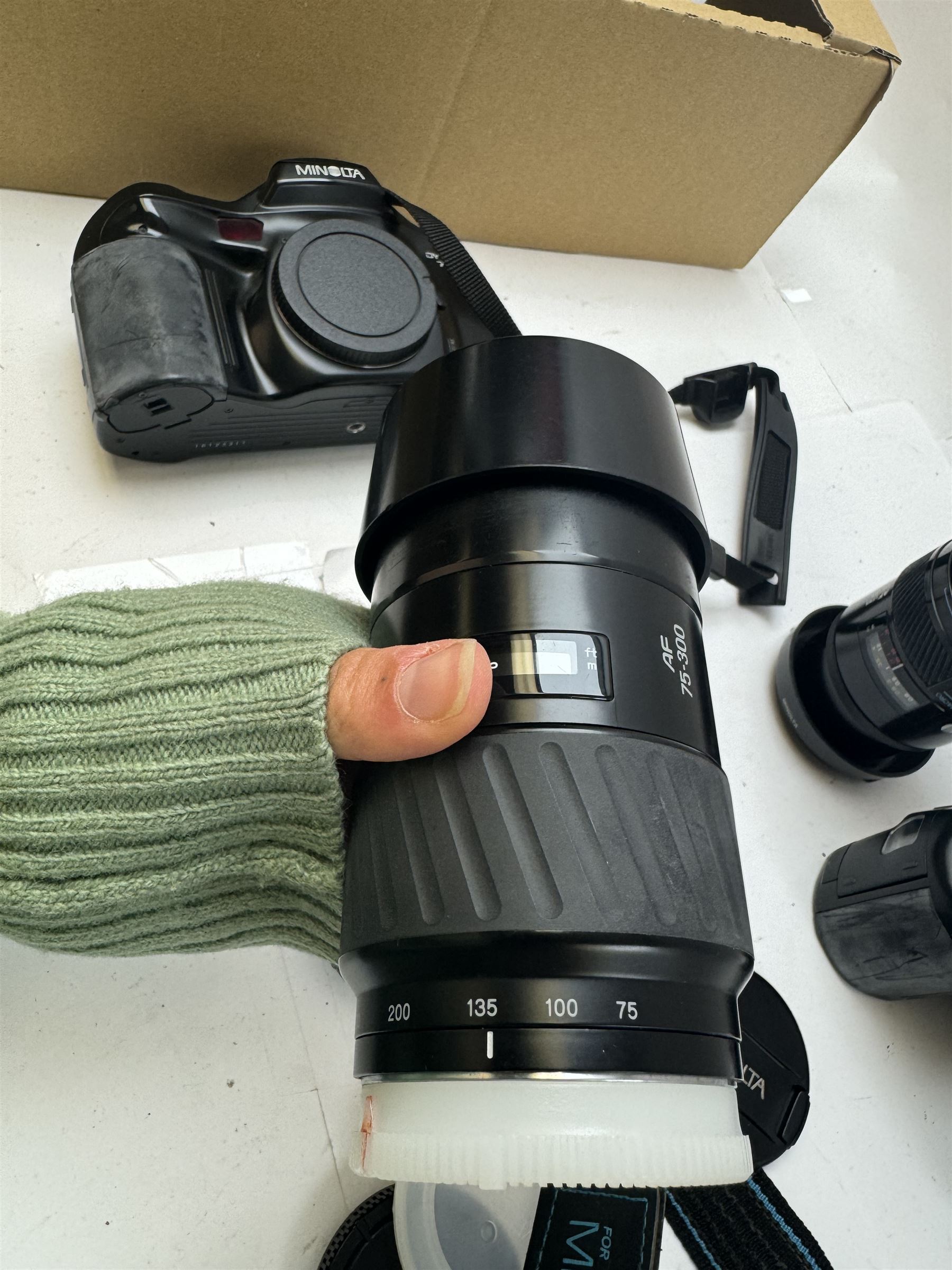 Six Minolta Dynax SLR camera bodies, comprising 800si serial no. 62703606, three 7xi examples, including one boxed example, serial nos. 20106944, 16123311 & 22107553, and two 9xi examples, serial no. 18209901 & 18202113, with three Minolta lenses, including Zoom xi 28-105mm 1:3.5(22)-4.5 lens, AF Zoom 28-85mm 1:3.5 (22)-4.5 lens and an AF Zoom 75-300mm 1:4.5(32)-5.6 lens, Hama carry case and other accessories