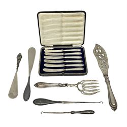 Set of six silver handled butter knives, in case, pair of silver handled fish servers, two silver handled shoe horns, and two silver handled button hooks, all hallmarked or stamped Sterling